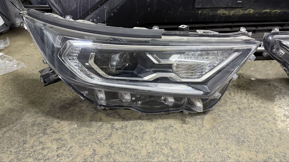 Продам бампер на Toyota Rav4