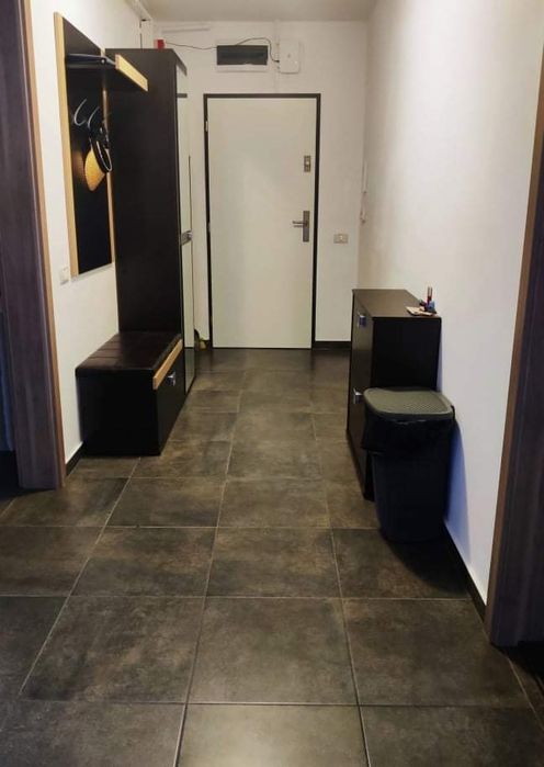 Caut colega de apartament studentă la medicină sau politehnica, in City of Mara, Str Circumvalatiunii Nr 1, camere decomandate