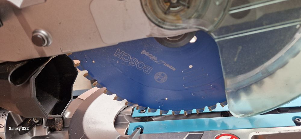 Makita circular stationar pe acumulator de 40 V