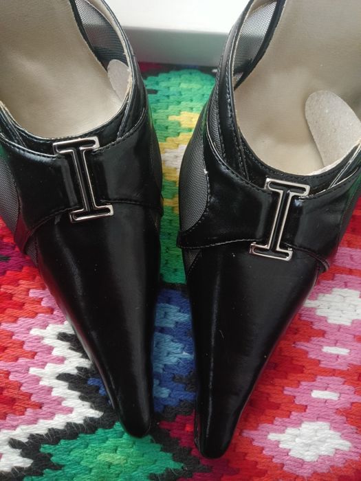 Екстравагантни дамски обувки