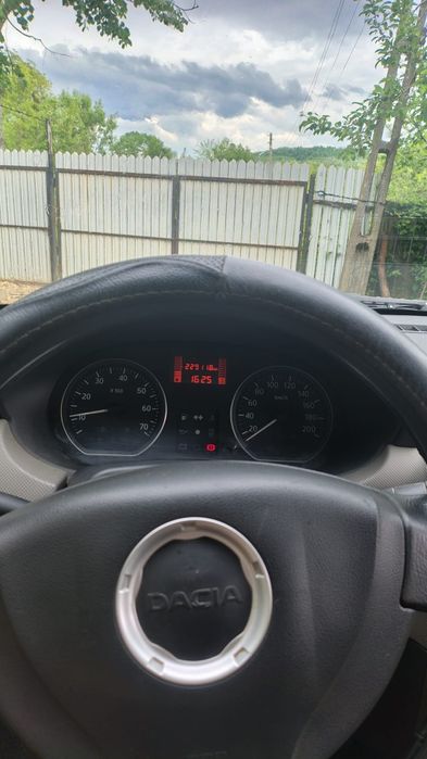 Vând sandero 1.2 benzina și gpl an 2012 toate taxele la zi .Preț 2400 negociabil