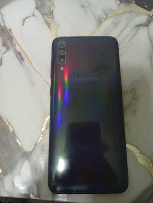 Продам сотовый телефон А70