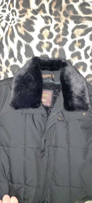 Kurtka, yap yangi, 1 marotaba ham ko'chaga kiyilmagan 50-razmer