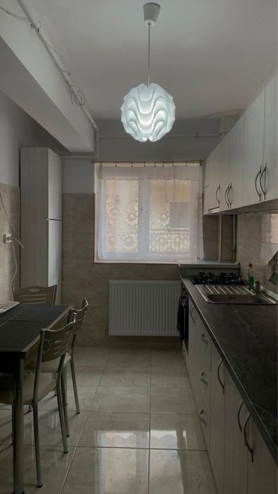 Inchiriez apartament Floresti, zona Eroilor,  3 camere, 75mp