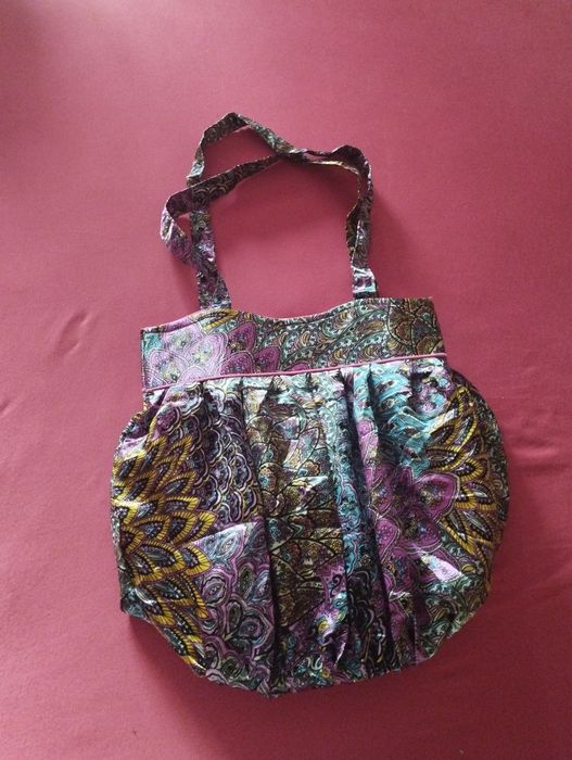 Vând șlapi de plajă mărimea41-42 și poșetă