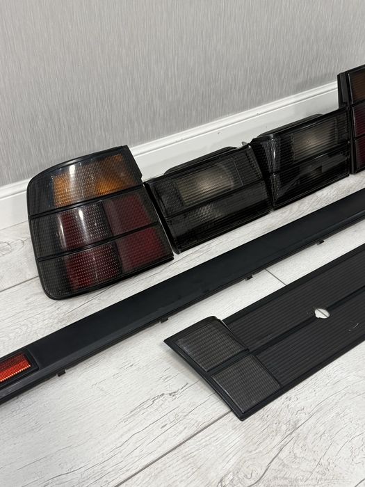 Hella Dark задние плафоны на BMW e34