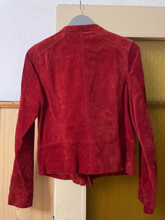 стилно червено яке от естествен велур