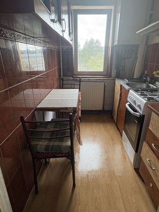 Închiriez apartament cu 2 camere