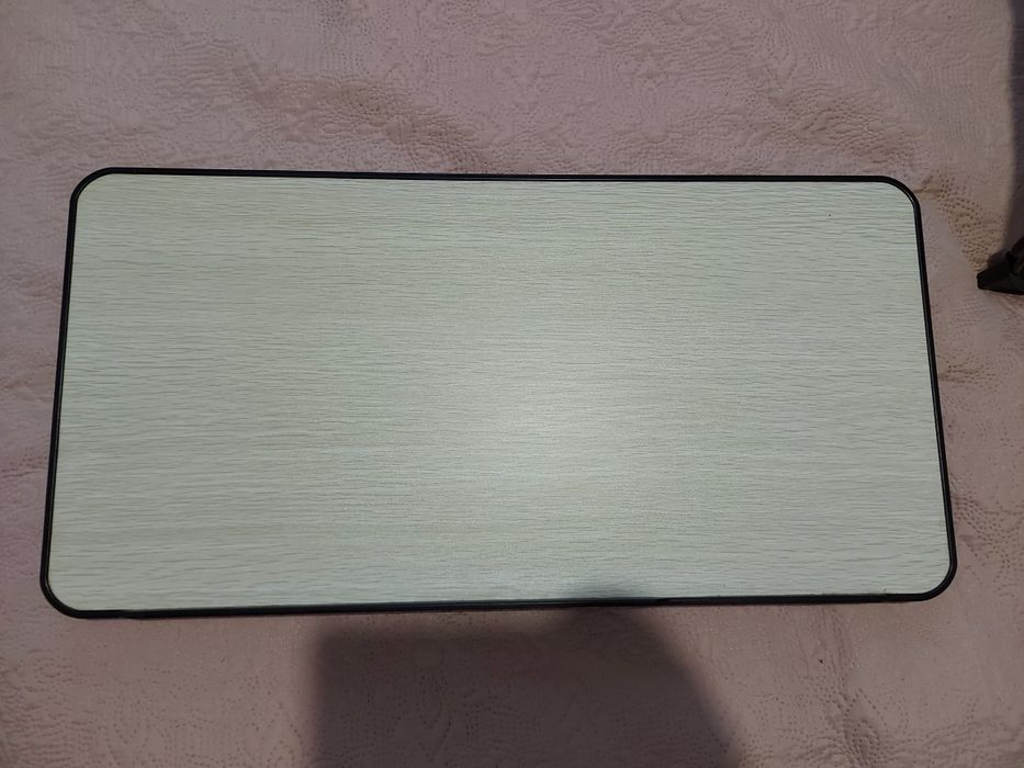 Masuta pentru laptop