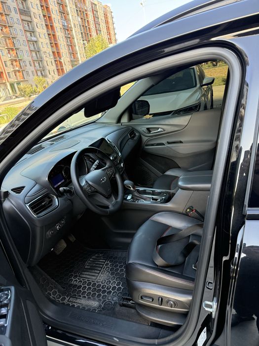 Chevrolet Equinox RS, максимальная комплектация.