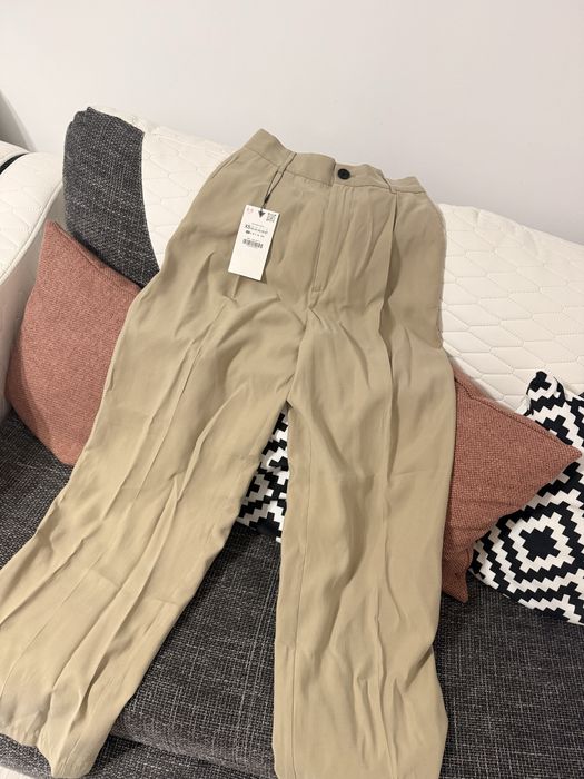 Pantaloni Zara, material lejer