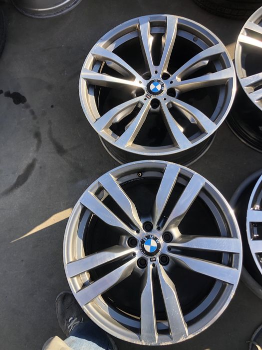 vind o bucata sau doua jante originale Bmw  x5, x6 pe 20