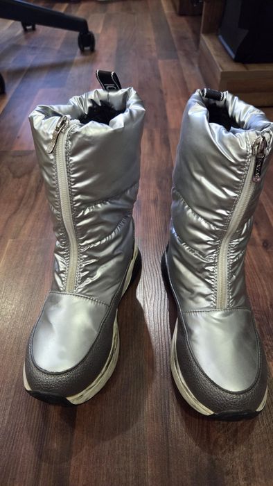 Продам детскую обувь