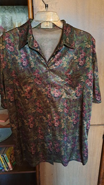 Продам женский костюм