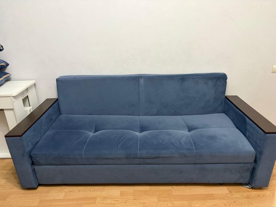 Диван выдвижной.