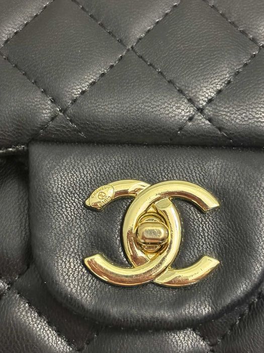 Geantă damă neagră matlasată, stil Chanel, lanț auriu