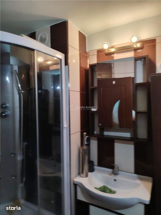 Apartament 3 camere de vanzare zona Piata 1 Mai