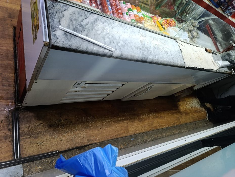 Холодильник сотилади