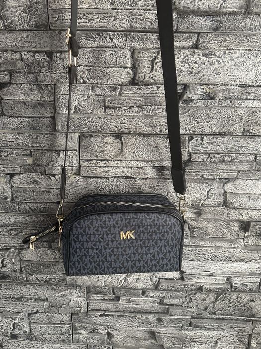 Луксозна дамска чанта Michael Kors – Crossbody модел с две прегради