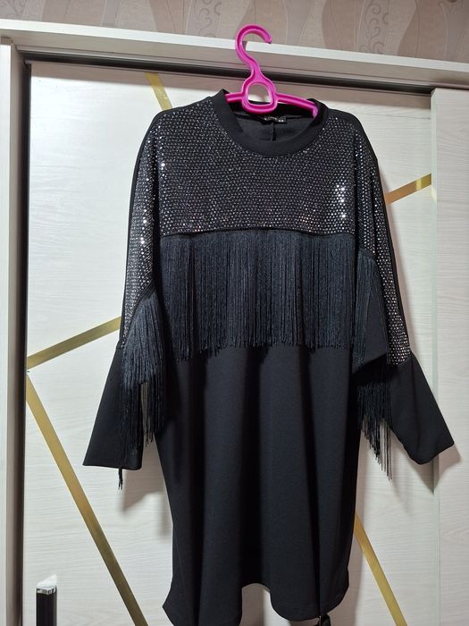 Продаётся б/у нарядный костюм в идеальном состоянии,размер м-л