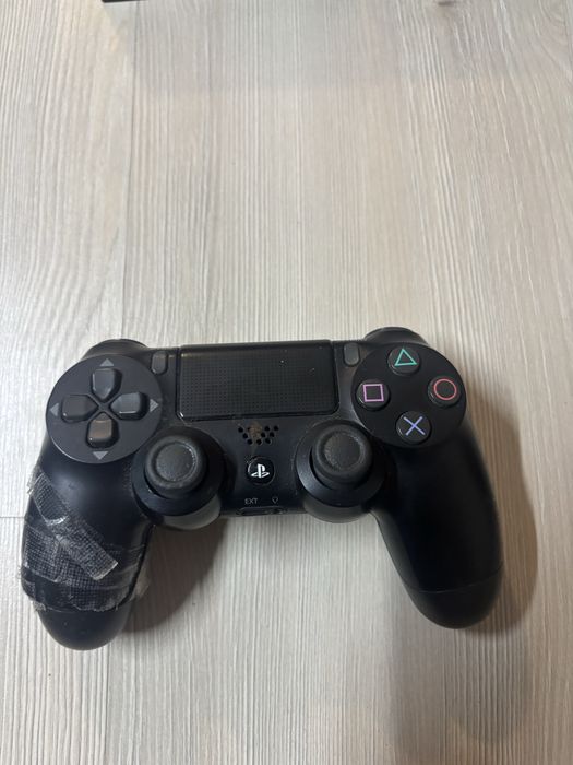 Pplaystation 4 cu 2 controlere