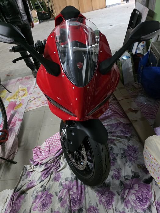 Ducati V2 2025,1280km,4 ani garanție, 16000 euro