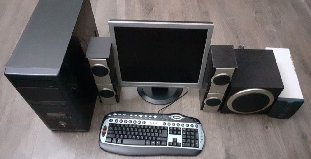 Стационарный настольный компьютер мощный отличного качества при работе