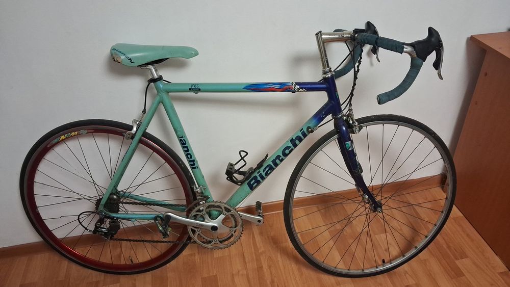 de vanzare e in stare buna   nu mai am timp de ea  e o bicicleta  super si  usoara  cand mergi cu ea cine cunoaste firma  bicicletei    stie el
