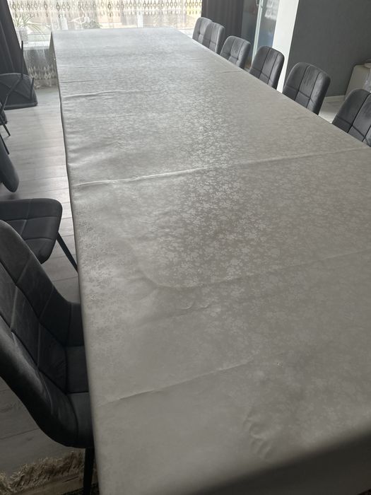 Продам стол для гостинной