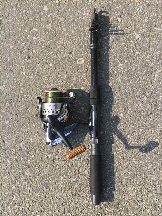 Set 5 Lansete Telescopice 2.10m cu Mulinete - Pregătite de Pescuit