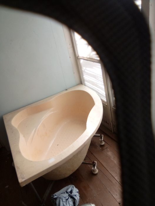 Ванна уртача холатда