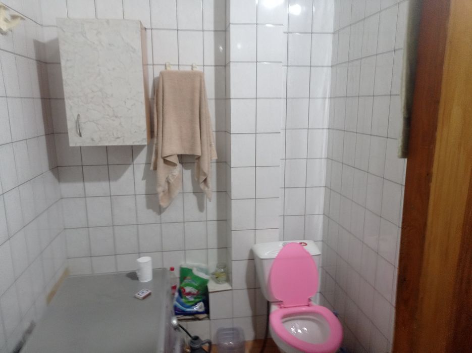 Сдам комнату с хозяином ,есть  двор