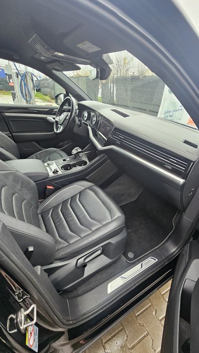VW Touareg 2019 • 3.0 V6 • Istoric complet • Stare foarte bună.