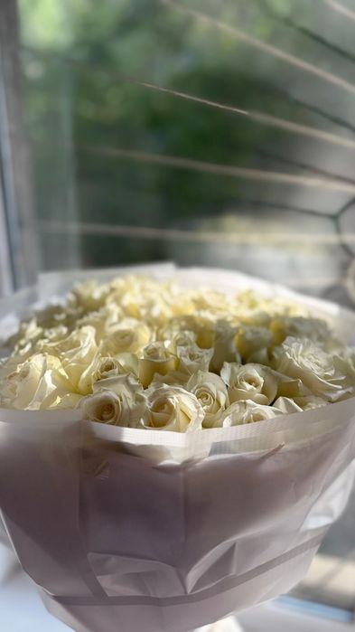 Белые розы 60 см