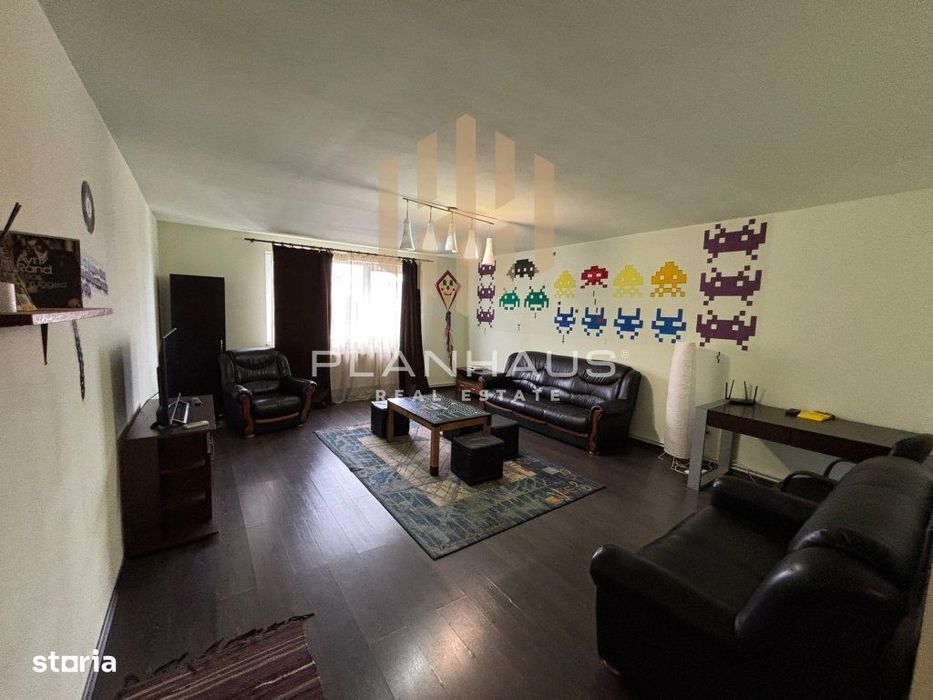 Închiriere - apartament cu 3 camere - Zona Piata Izvoare — fotografia 1