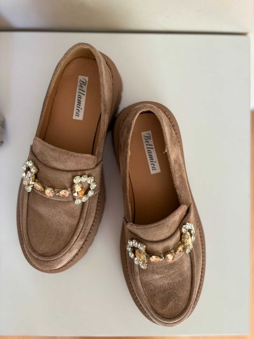 Елегантни дамски обувки тип лоуфъри BELLAMICA - кафяв велур с кристали