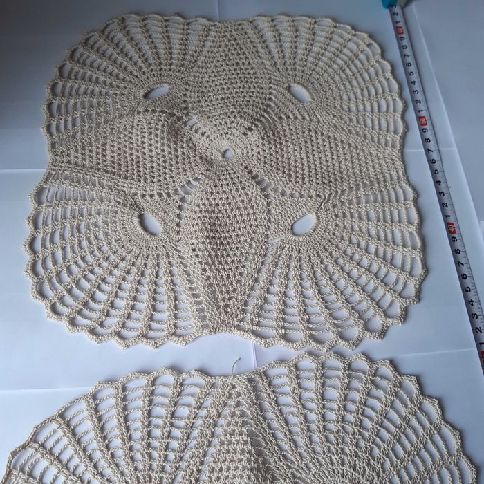 Бежови покривчици, плетени на една кука