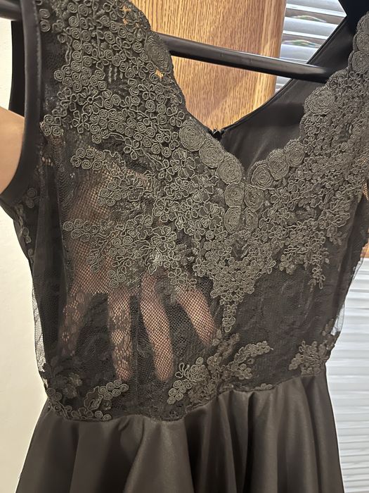 Официална черна рокля