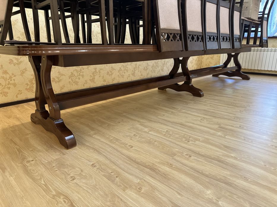 Стол гостиной