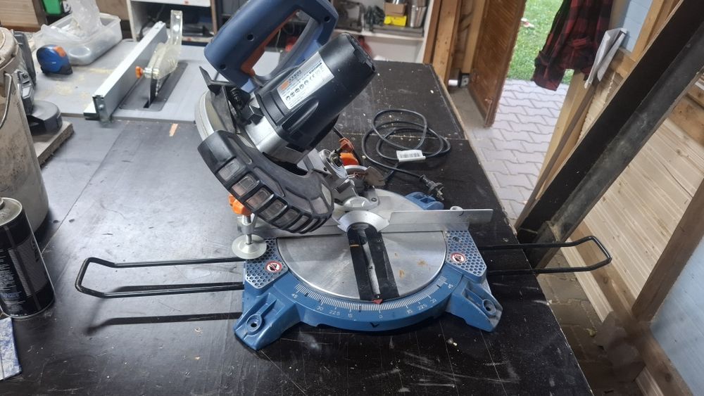 Fierastrau circular basculant Dexter Power, 1700 W, Ø 210 mm