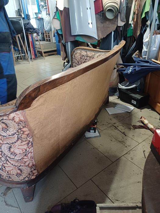 Винтидж диван от дърво