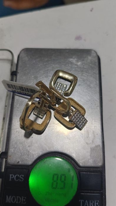 Алтын комплект сатылады