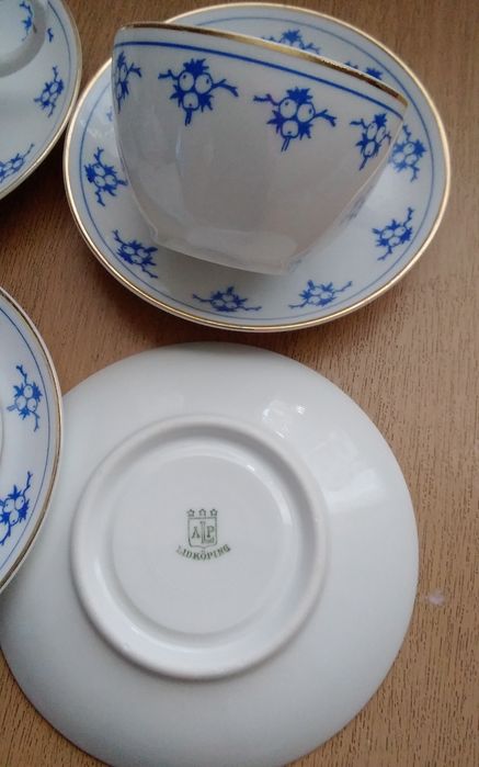 Сервиз от чаши, порцеланови