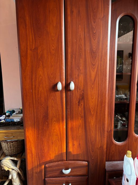 Гардероб, витрина и шкаф