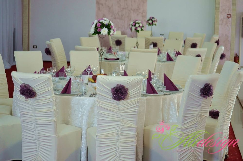 Decorațiuni nunti, fete de masa, huse, vaze, etc
