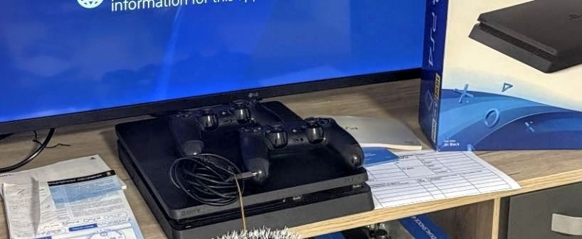 Playstation 4 slim 500 gb.