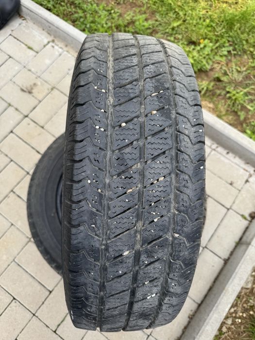 Vand anvelope cu jante 175 65 R14. 205 65 16C