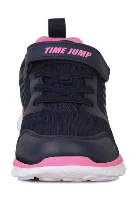 Новые. Качественные кроссовки.