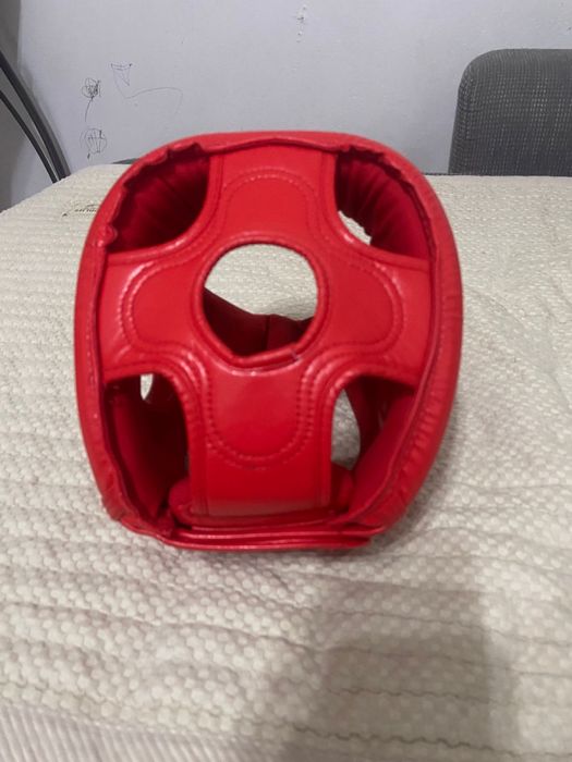 Продаю мма шлем в хорошем состаяни