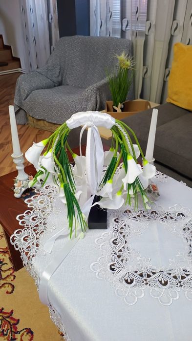 buchet mireasă din flori calla și perle albe